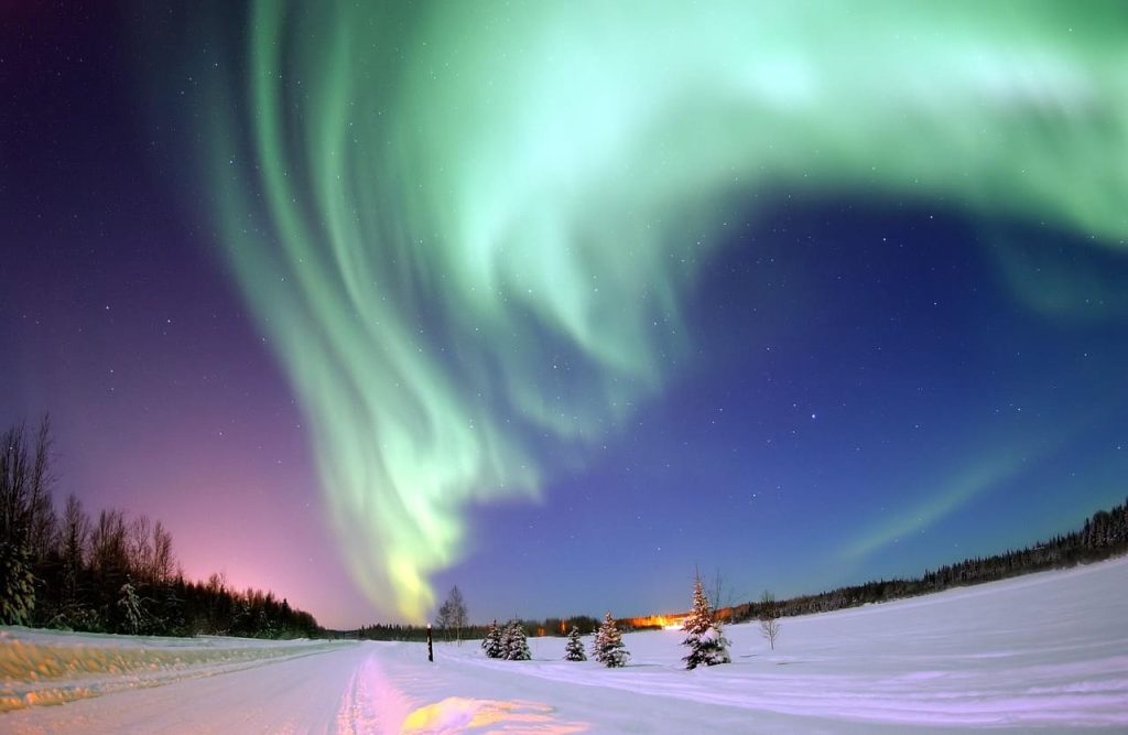 Aurores boréales dans le ciel de Tromsø en hiver, Norvège